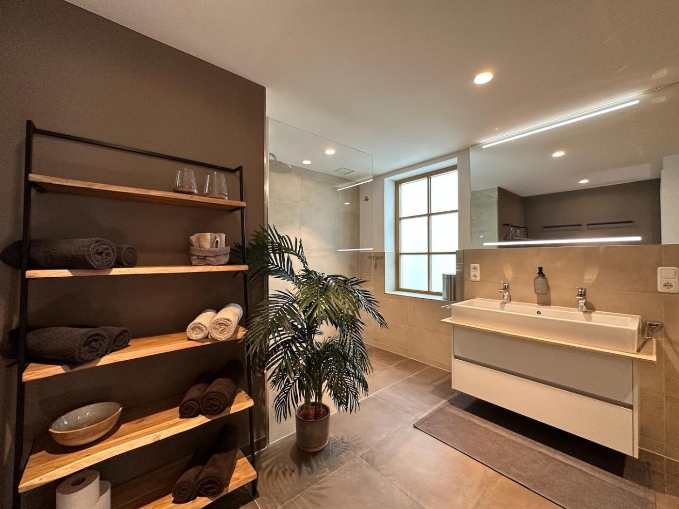 Truly - Viel Platz Fuer Business & Familie - Modern, Garage, Fahrstuhl Apartment Augsburg Ngoại thất bức ảnh