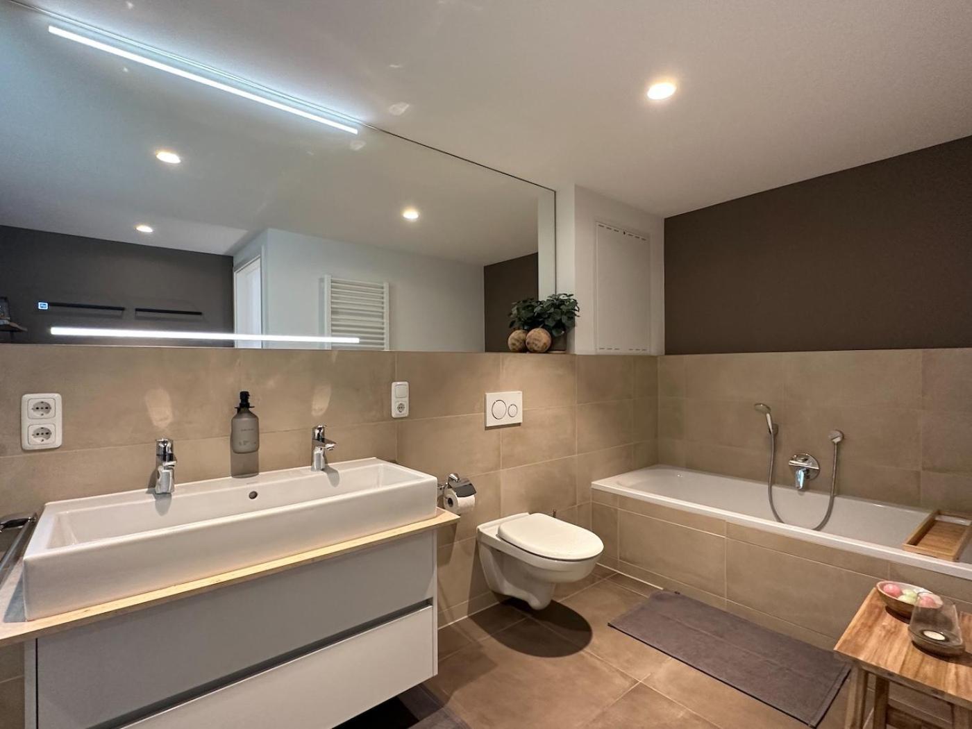 Truly - Viel Platz Fuer Business & Familie - Modern, Garage, Fahrstuhl Apartment Augsburg Ngoại thất bức ảnh